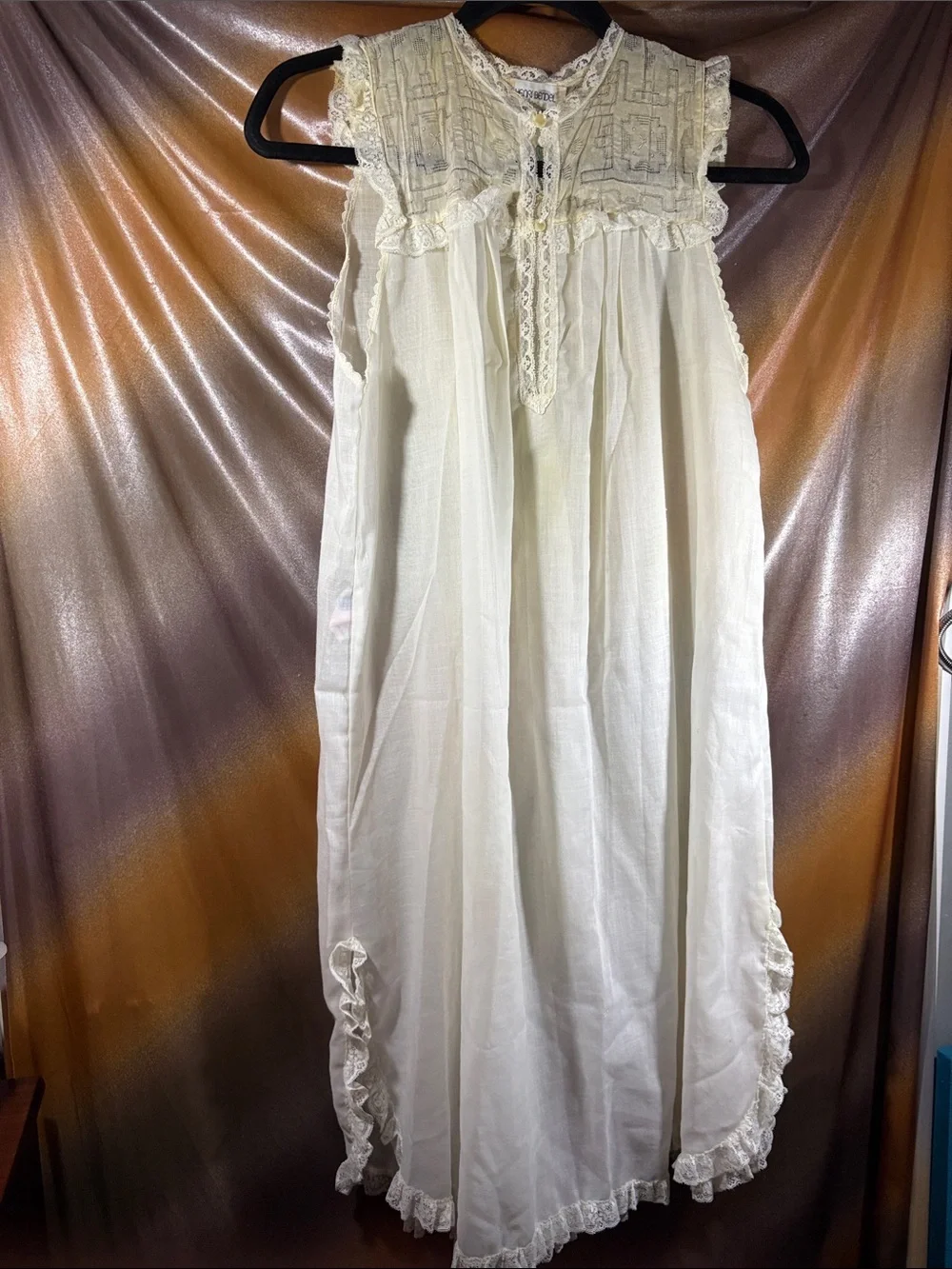 70’s Victorian revival poly blend Cream Lace-Trim girls pajama. 411